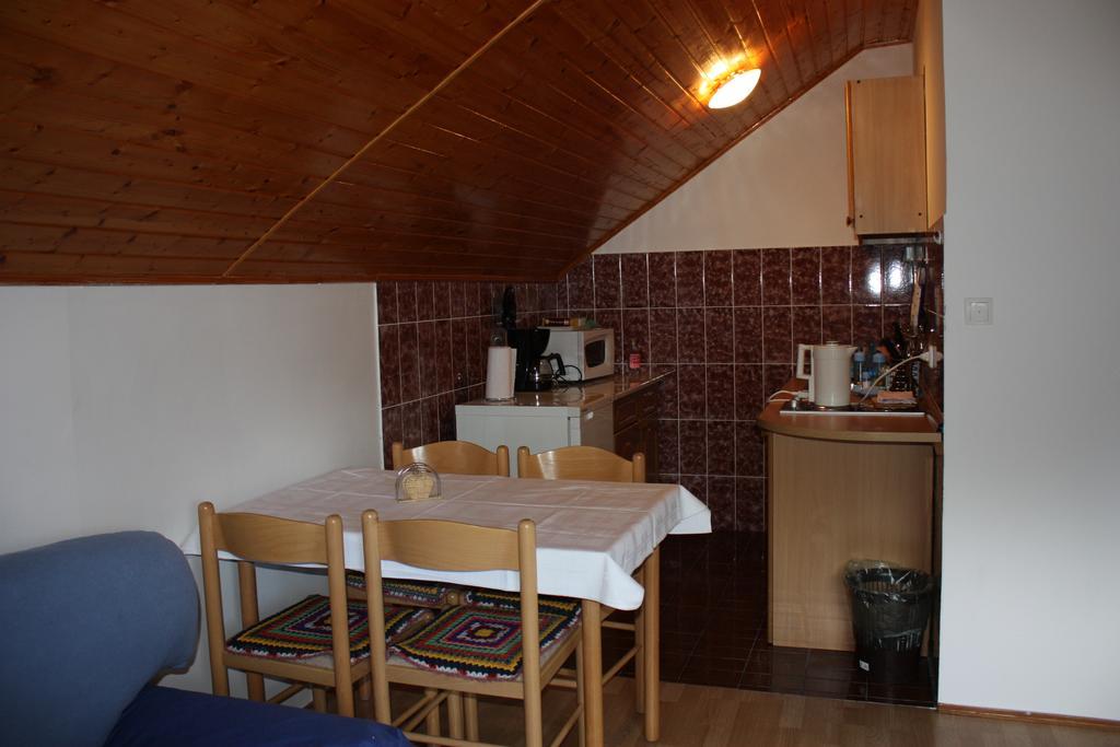 Apartment Jelena Selište Drežničko Habitación foto